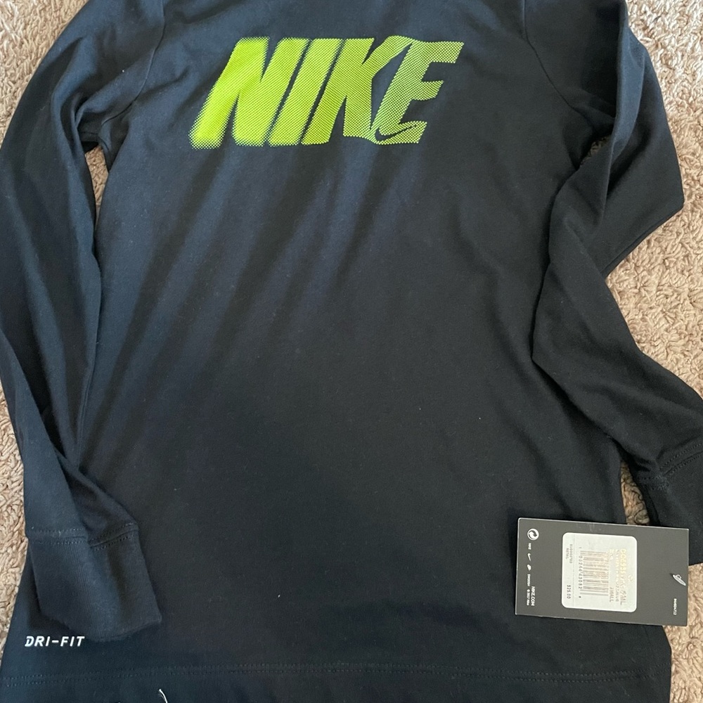 Brand new nike long sleeve t shirt